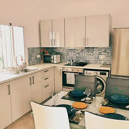 Town House With Patio In Quiet Residential Area 10 Min From Torremolinos