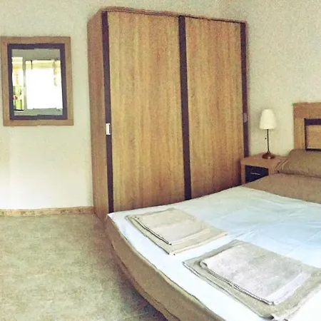 Town House With Patio In Quiet Residential Area 10 Min From Chalet