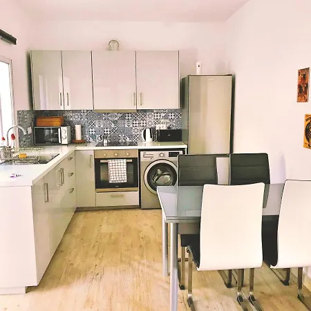 Chalet Town House With Patio In Quiet Residential Area 10 Min From Torremolinos