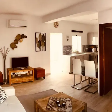 Chalet Town House With Patio In Quiet Residential Area 10 Min From