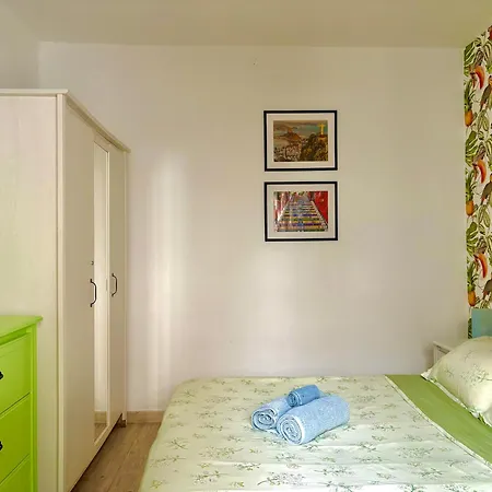 Quiet 3-bedroom House Near Town Hall & Centre Шале Торремолинос