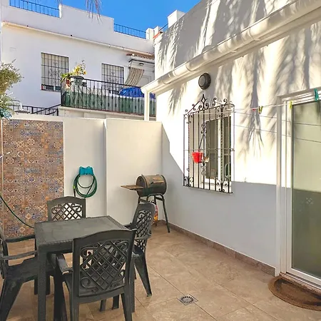 Quiet 3-bedroom House Near Town Hall & Centre Торремолинос