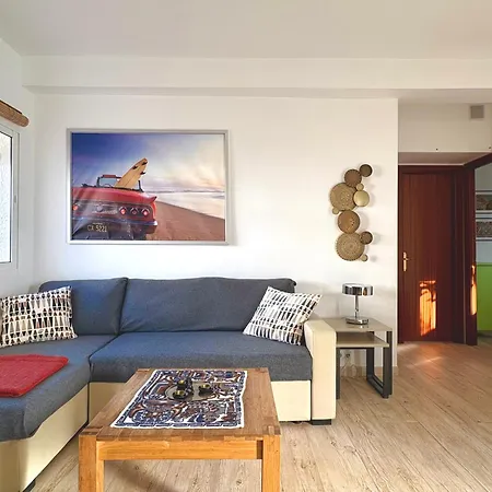 Quiet 3-bedroom House Near Town Hall & Centre Шале Торремолинос