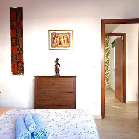 Шале Quiet 3-bedroom House Near Town Hall & Centre Торремолинос