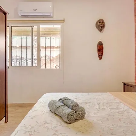 Chalet Quiet 3-bedroom House Near Town Hall & Centre *